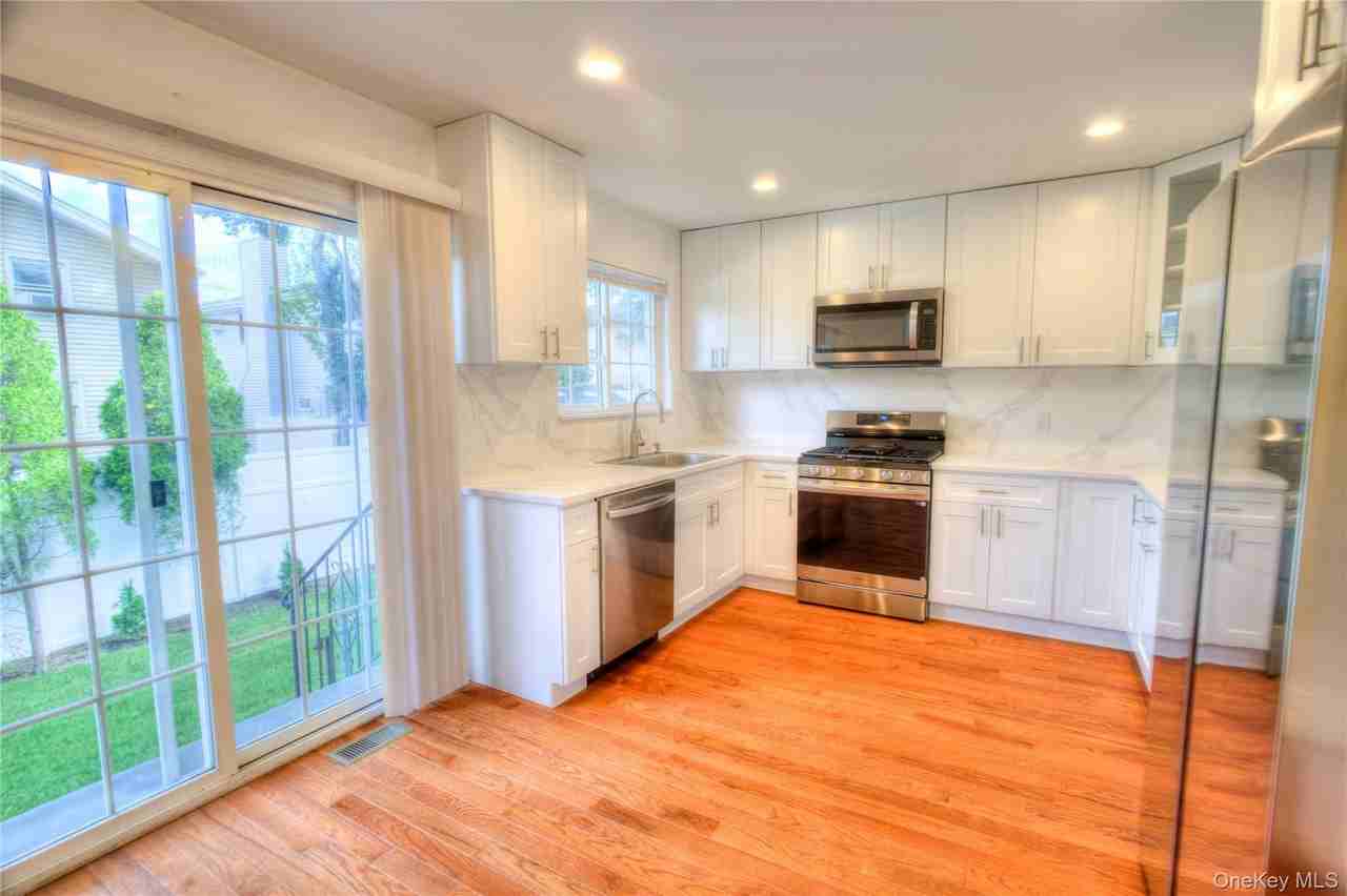 15B Mohegan Ave #B - Photo 5 of 25