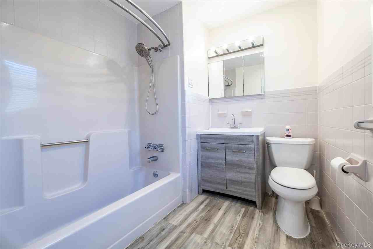 420 W Hudson St - Photo 7 of 15