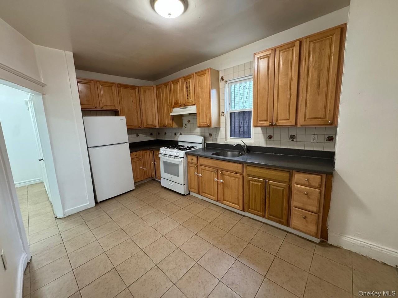 2724 Gillmore St - Photo 4 of 5