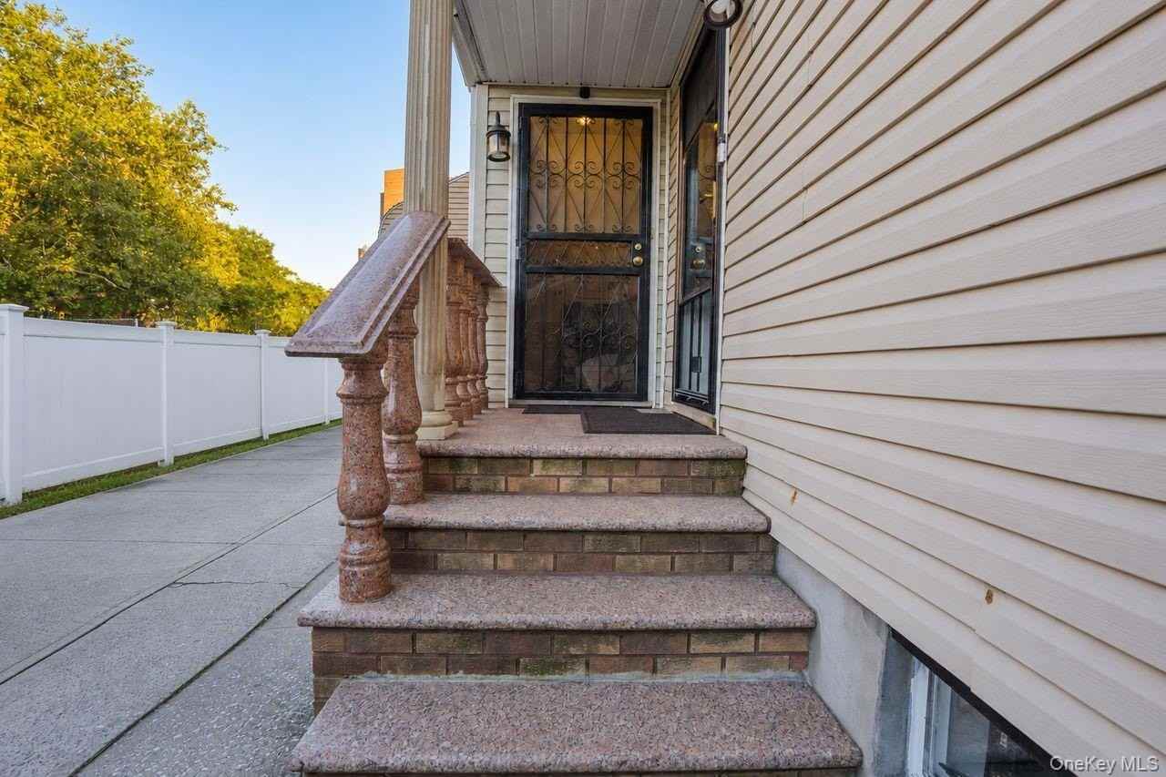 16504 Sayres Ave #2R - Photo 3 of 15