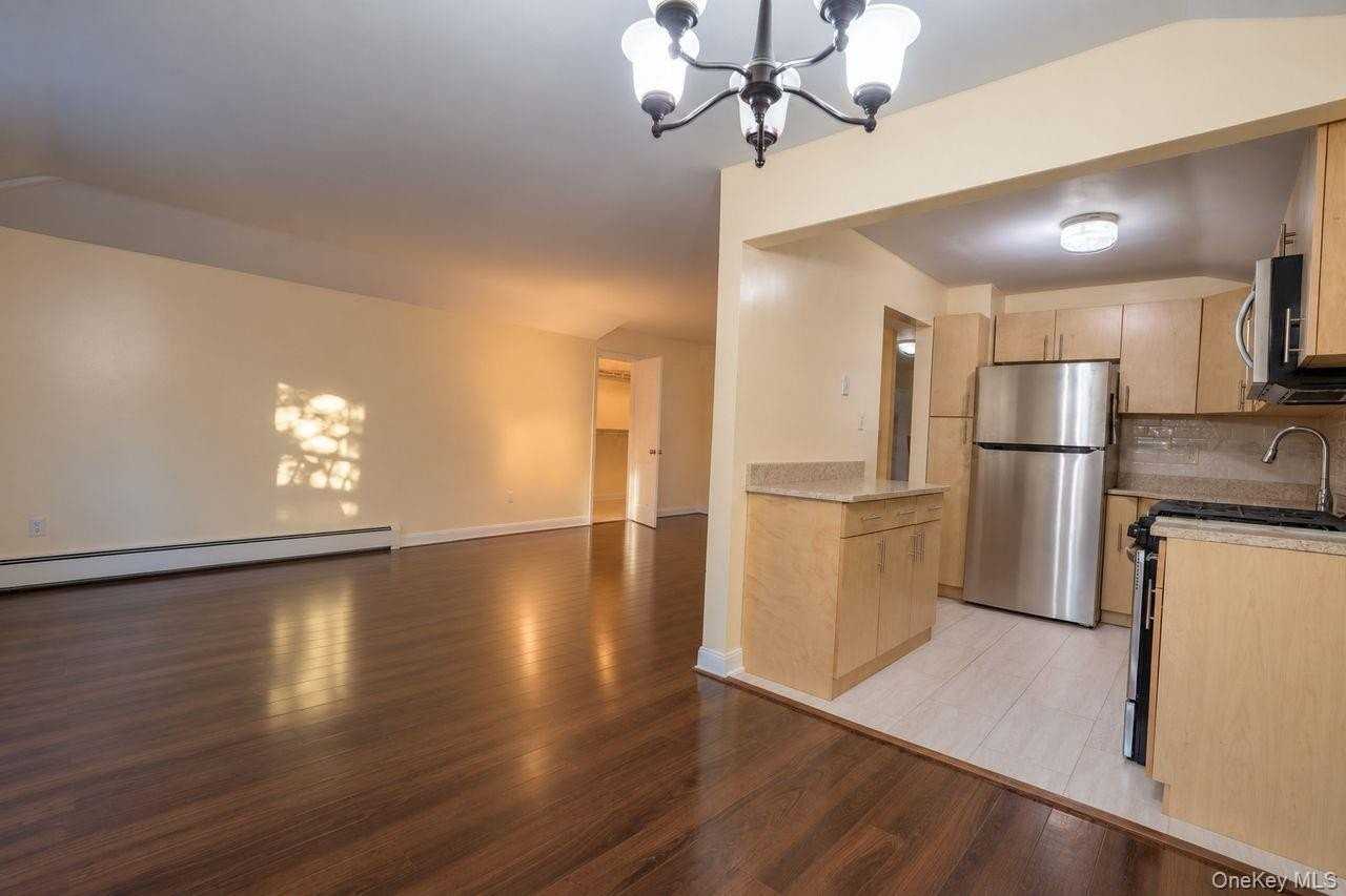 16504 Sayres Ave #2R - Photo 7 of 15