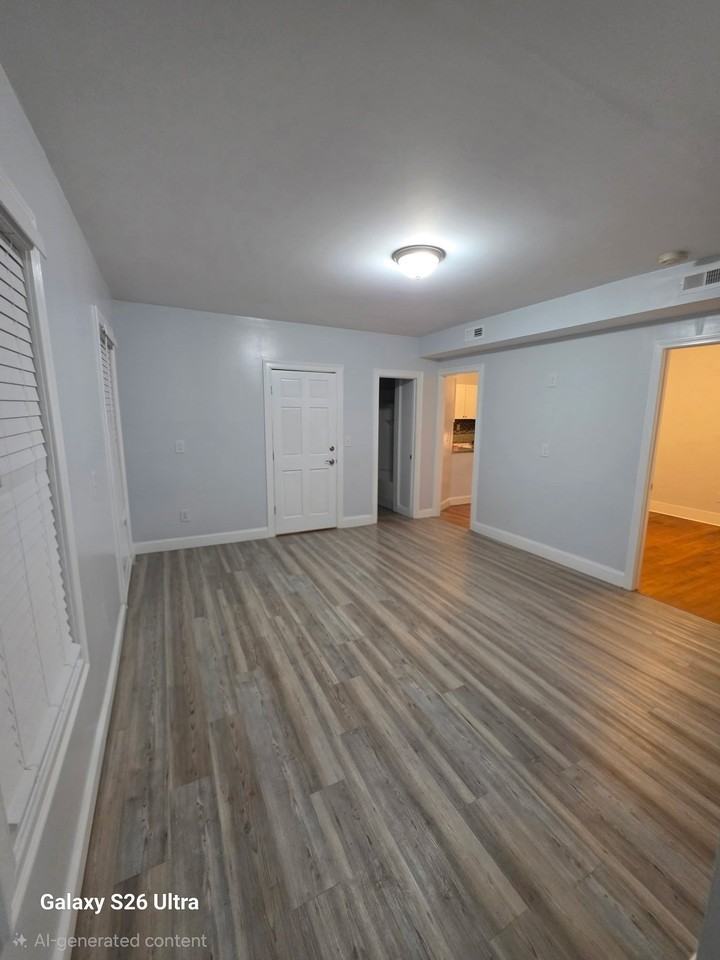 105 Thompson St #1 - Photo 6 of 8