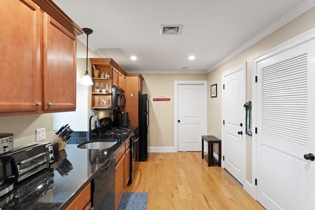 75 Pine St #31 - Photo 5 of 20