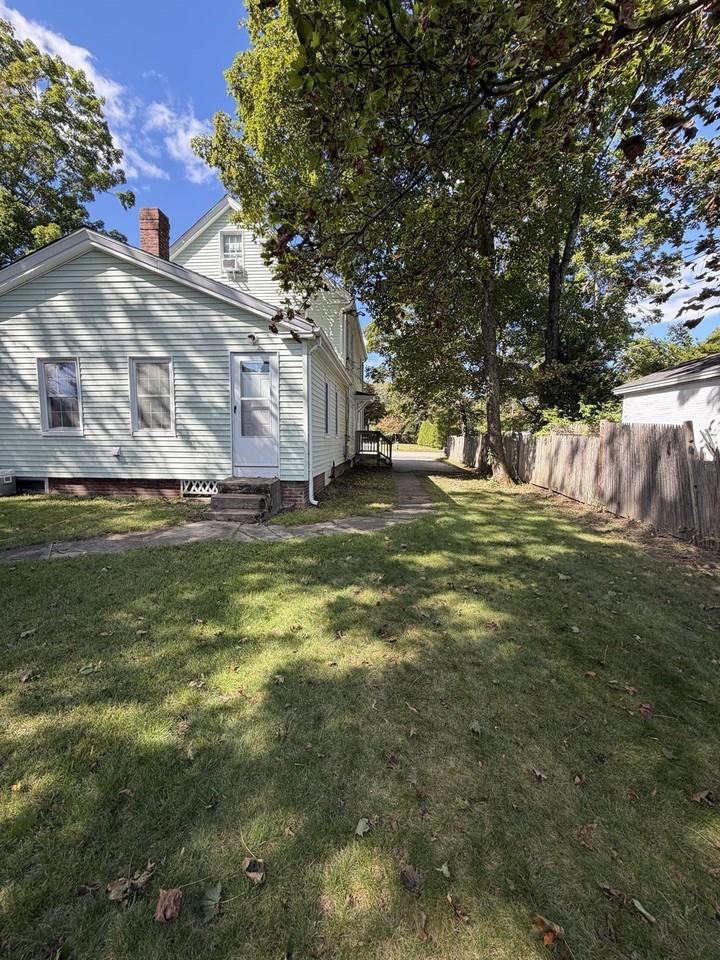32 Broad St #A - Photo 4 of 26