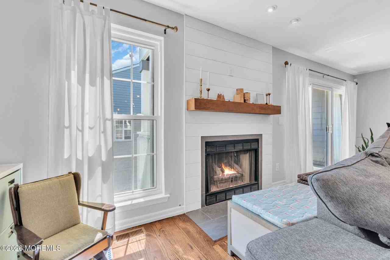 110 Sea Spray Ln - Photo 4 of 49