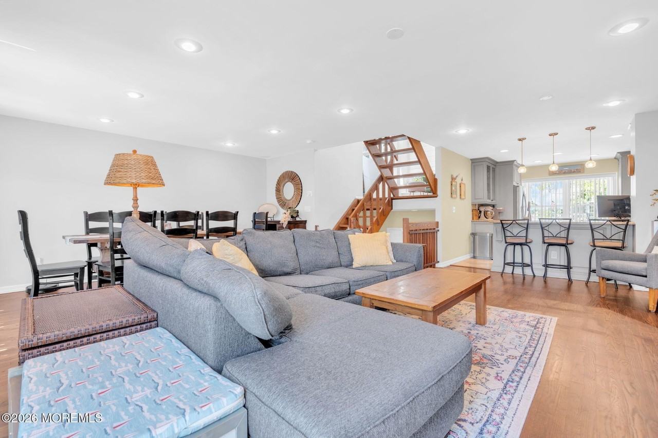 110 Sea Spray Ln - Photo 5 of 49