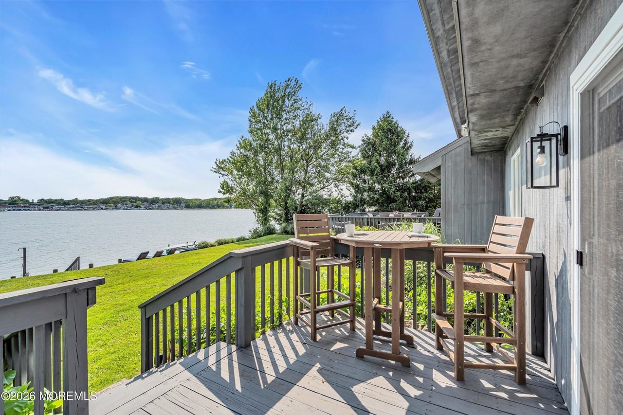 105 Riverview Ave - Photo 3 of 41