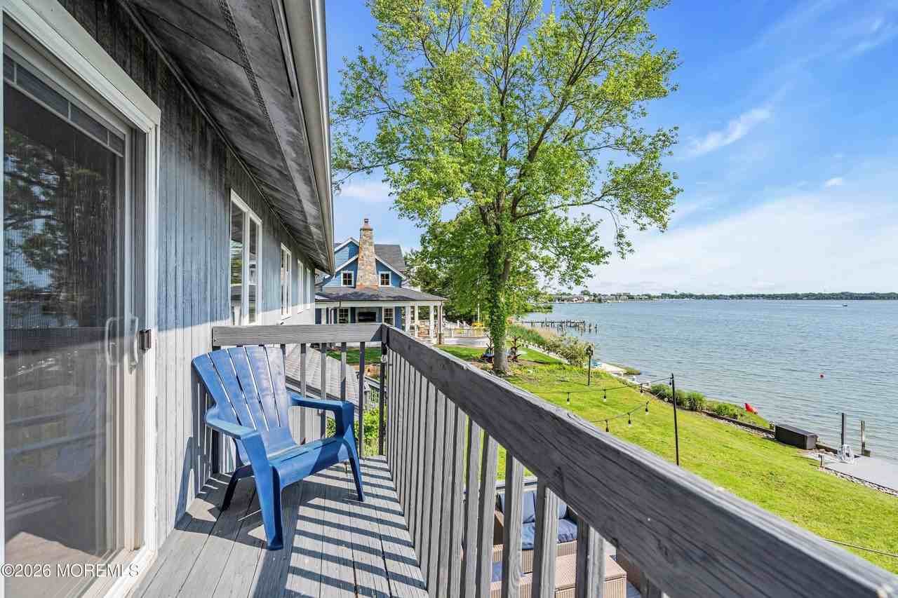 105 Riverview Ave - Photo 4 of 41