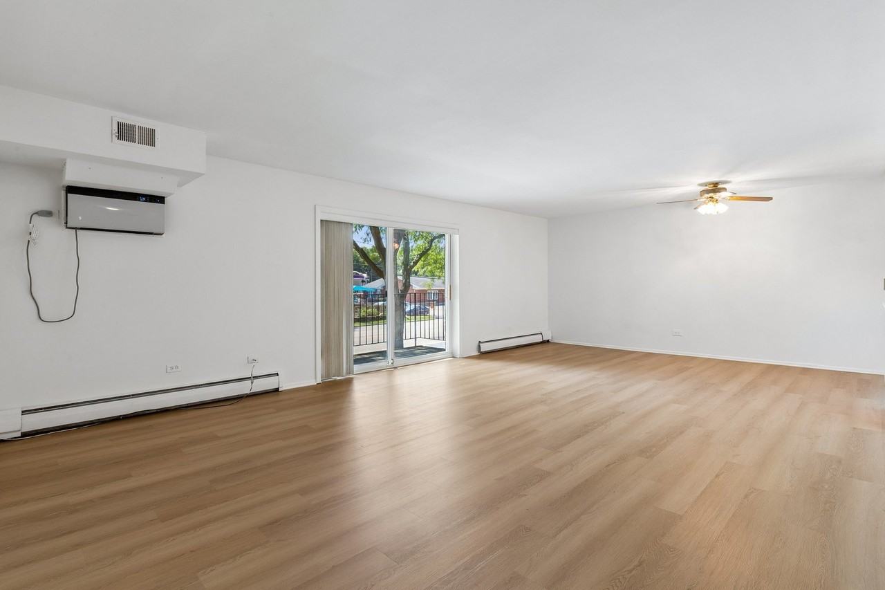 2424 E Oakton St #2L - Photo 2 of 11
