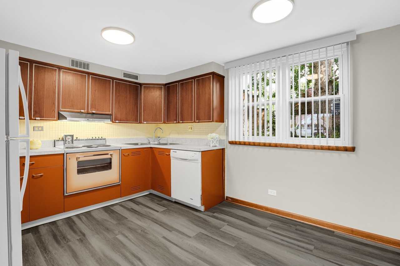 7105 W Foster Pl #2 - Photo 7 of 15