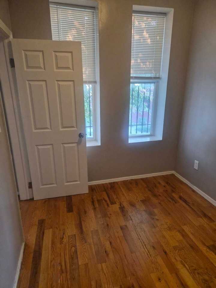 6315 S Eberhart Ave #2 - Photo 3 of 7