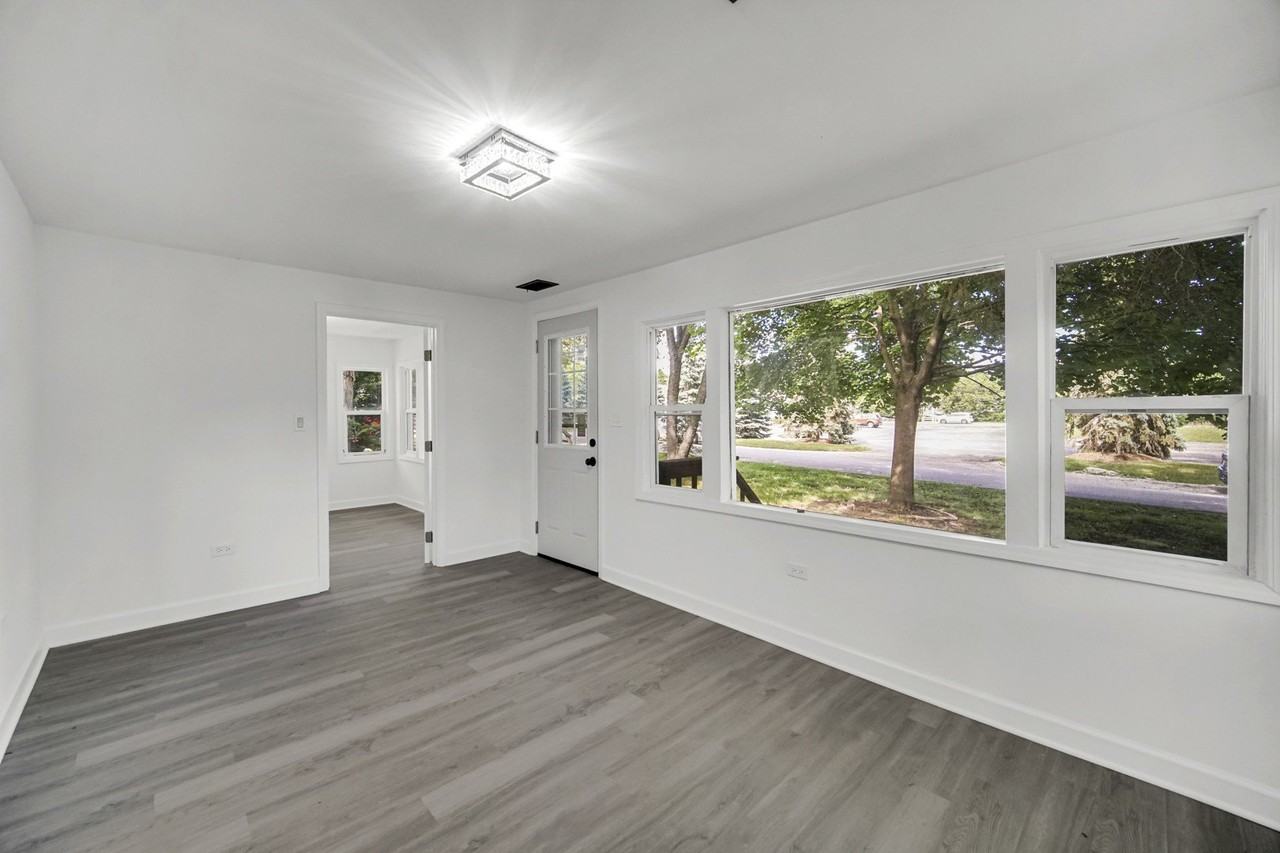 34904 N Carvis Dr - Photo 4 of 22
