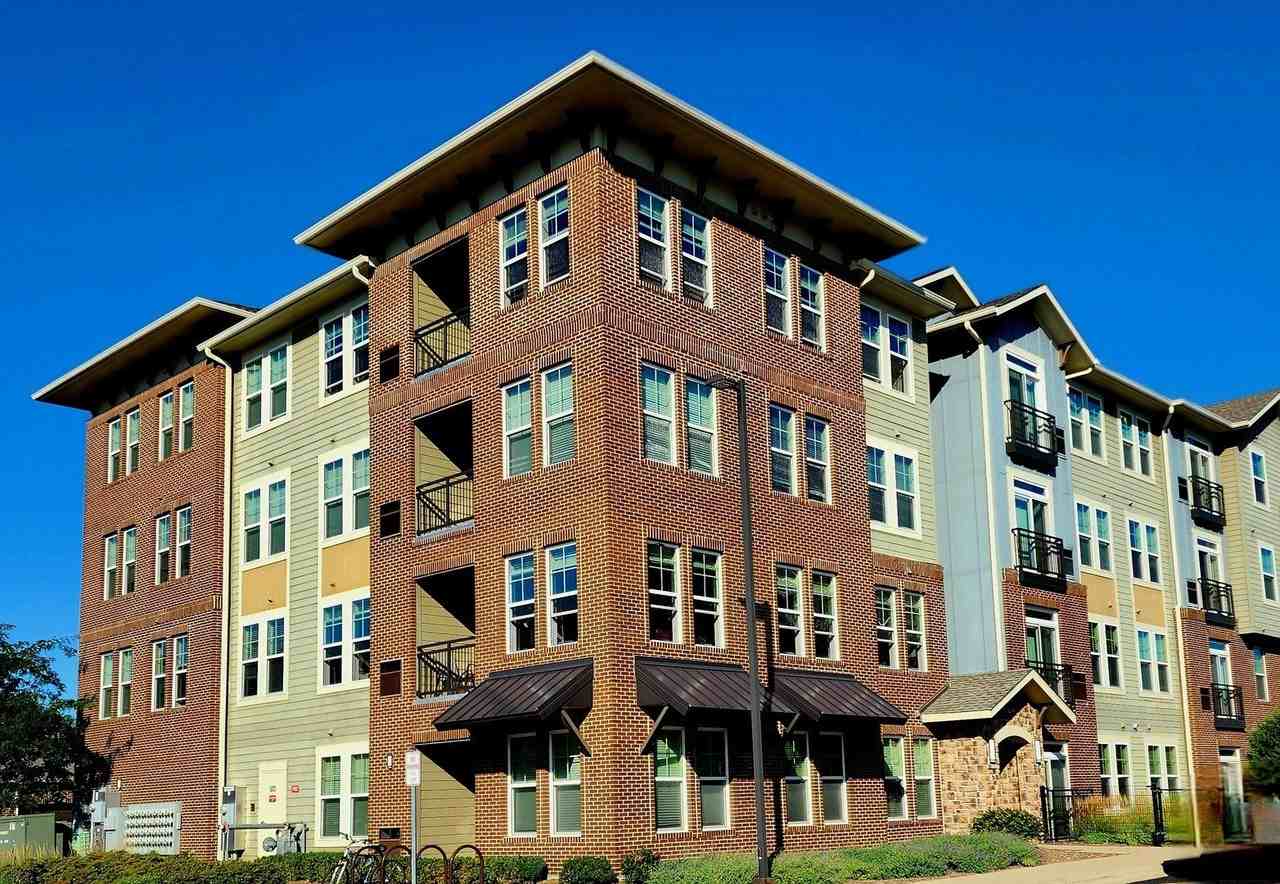 670 E Algonquin Rd #4202