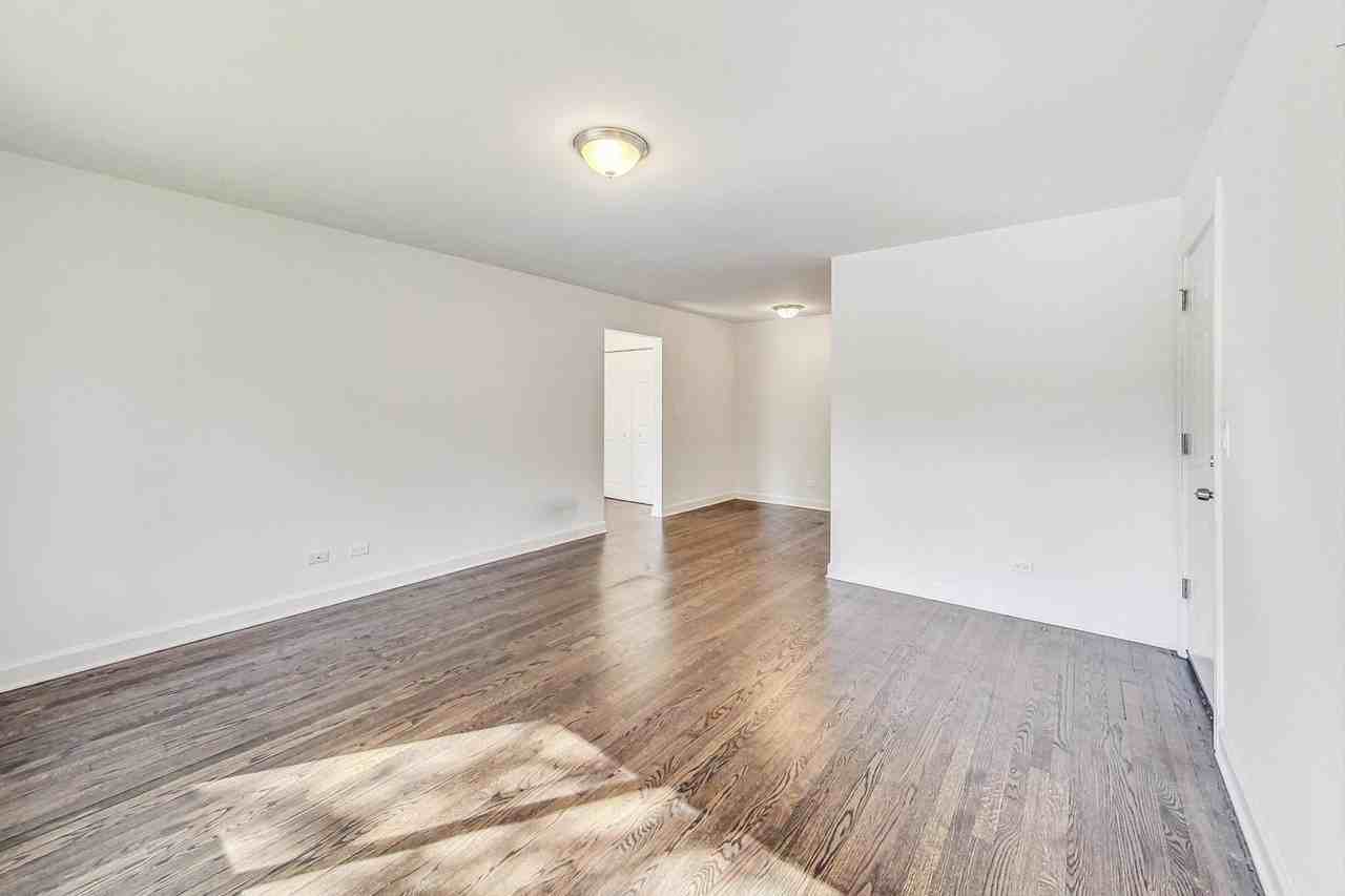 6000 N Winthrop Ave #106 - Photo 4 of 17