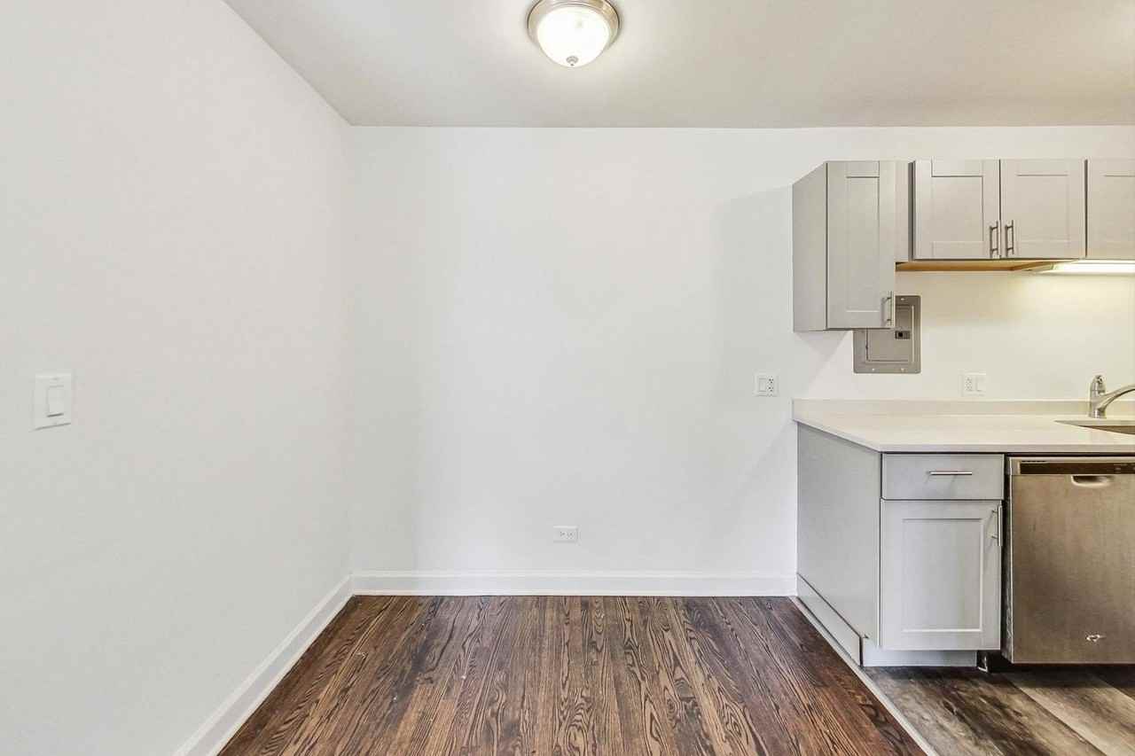 6000 N Winthrop Ave #106 - Photo 6 of 17