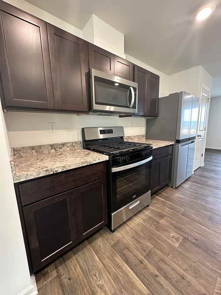 1534 Yosemite Way - Photo 4 of 20