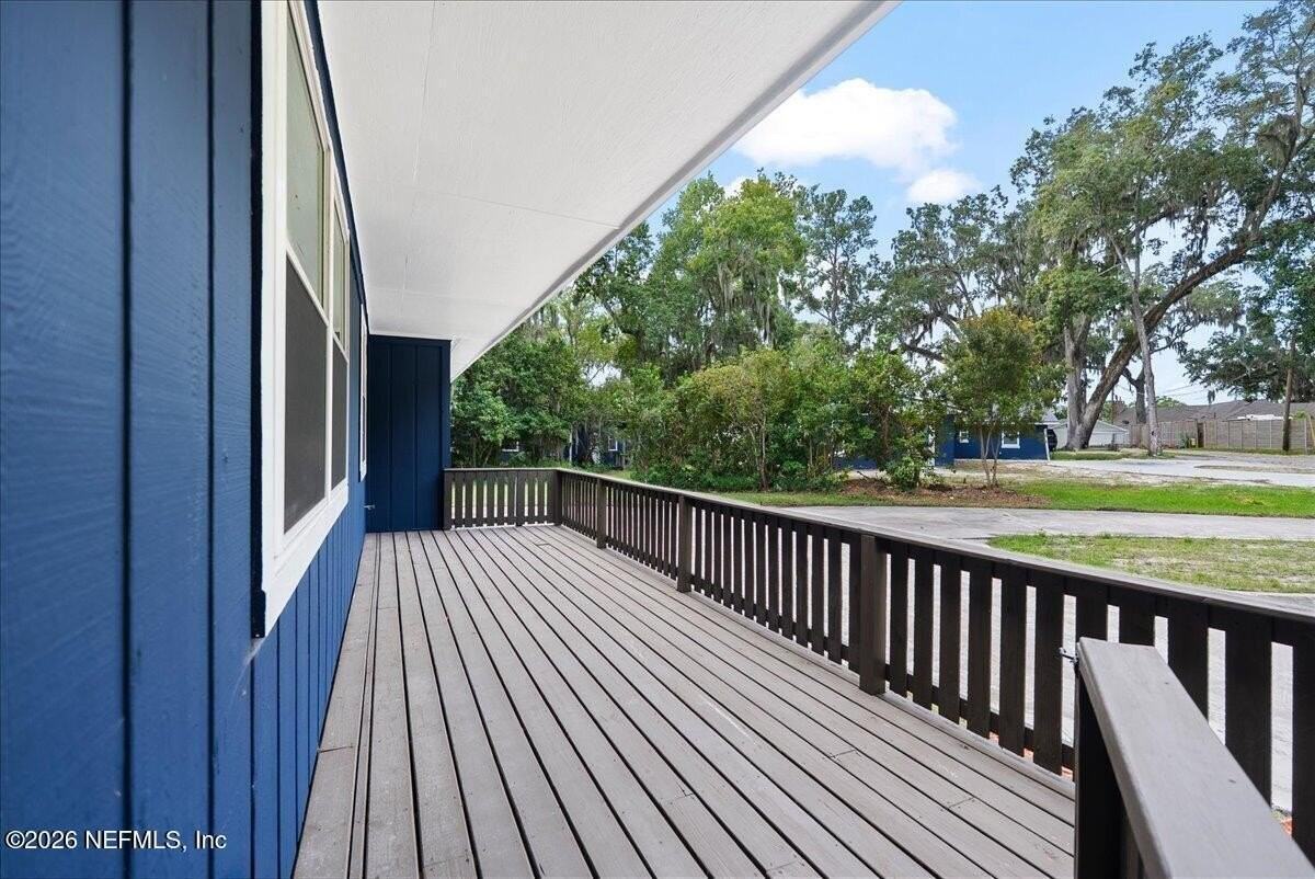 2421 Dogwood Ln - Photo 3 of 47