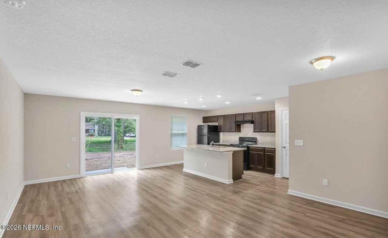 118 Thomas Ave - Photo 3 of 16