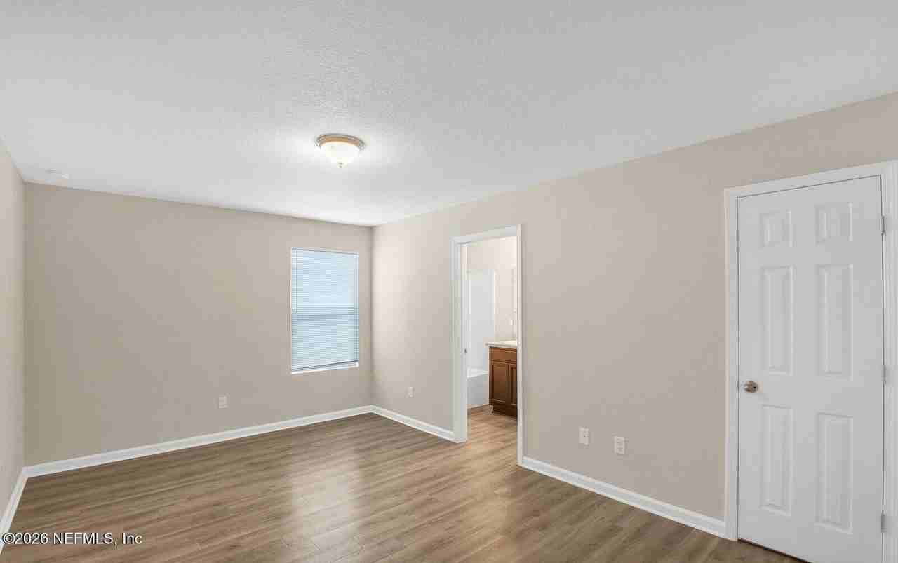 118 Thomas Ave - Photo 4 of 16