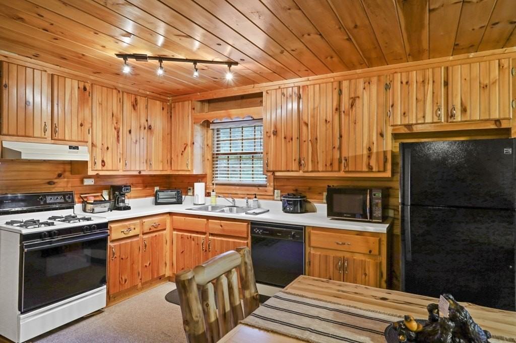 67 Castle Ct - Photo 5 of 28