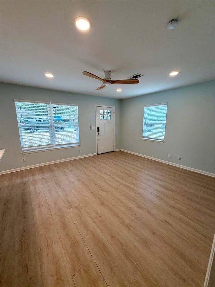 306 Florida St - Photo 2 of 18