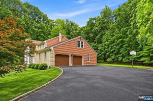 featured image of 160 Long Hill Rd