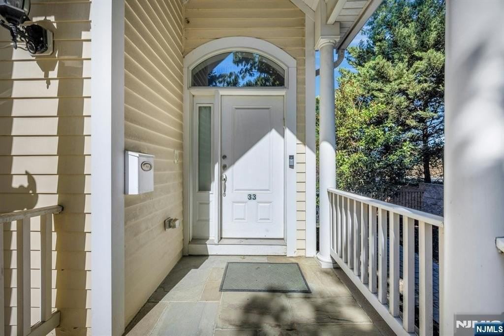 33 E Linden Ave - Photo 2 of 22