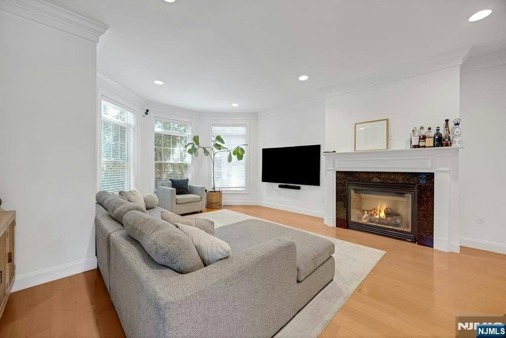 33 E Linden Ave - Photo 4 of 22