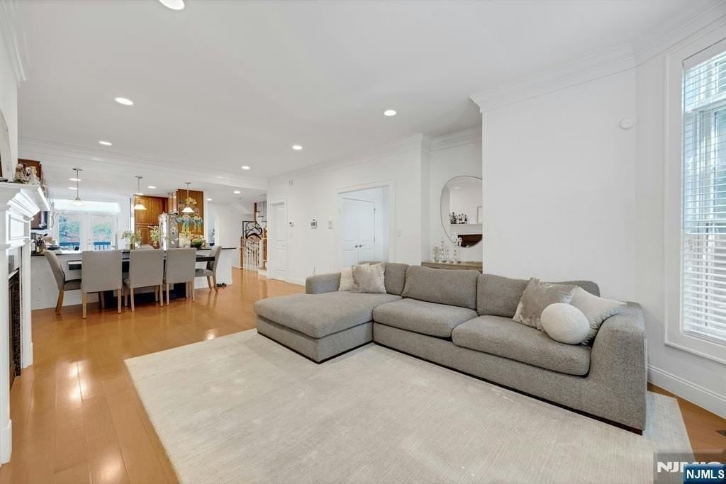 33 E Linden Ave - Photo 6 of 22