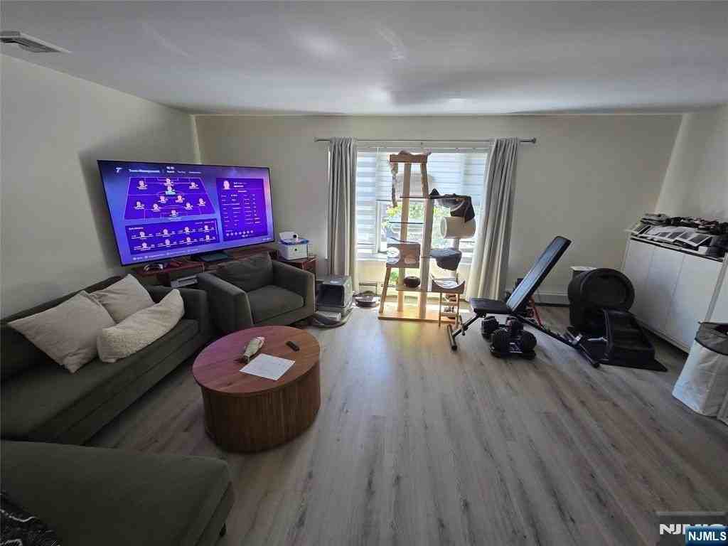 62 Edgewater Pl #3 - Photo 2 of 12