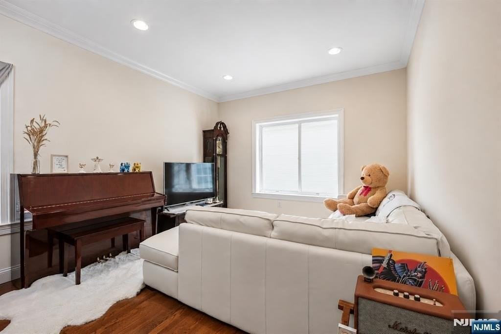 39 Grove St #B - Photo 3 of 24