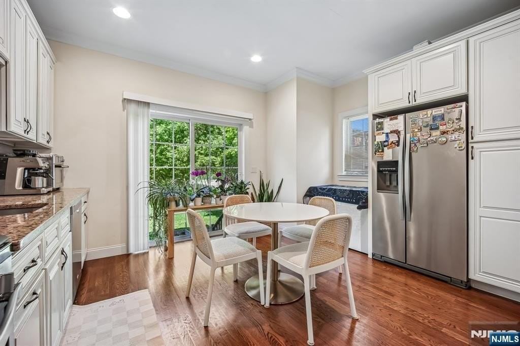 39 Grove St #B - Photo 7 of 24