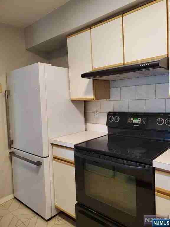 523 Windsor Dr - Photo 5 of 15