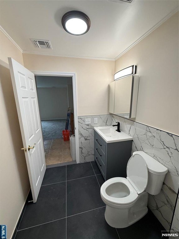 79 Wesley St - Photo 3 of 9
