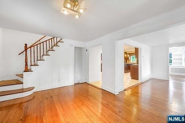 816 Pascack Rd - Photo 3 of 23