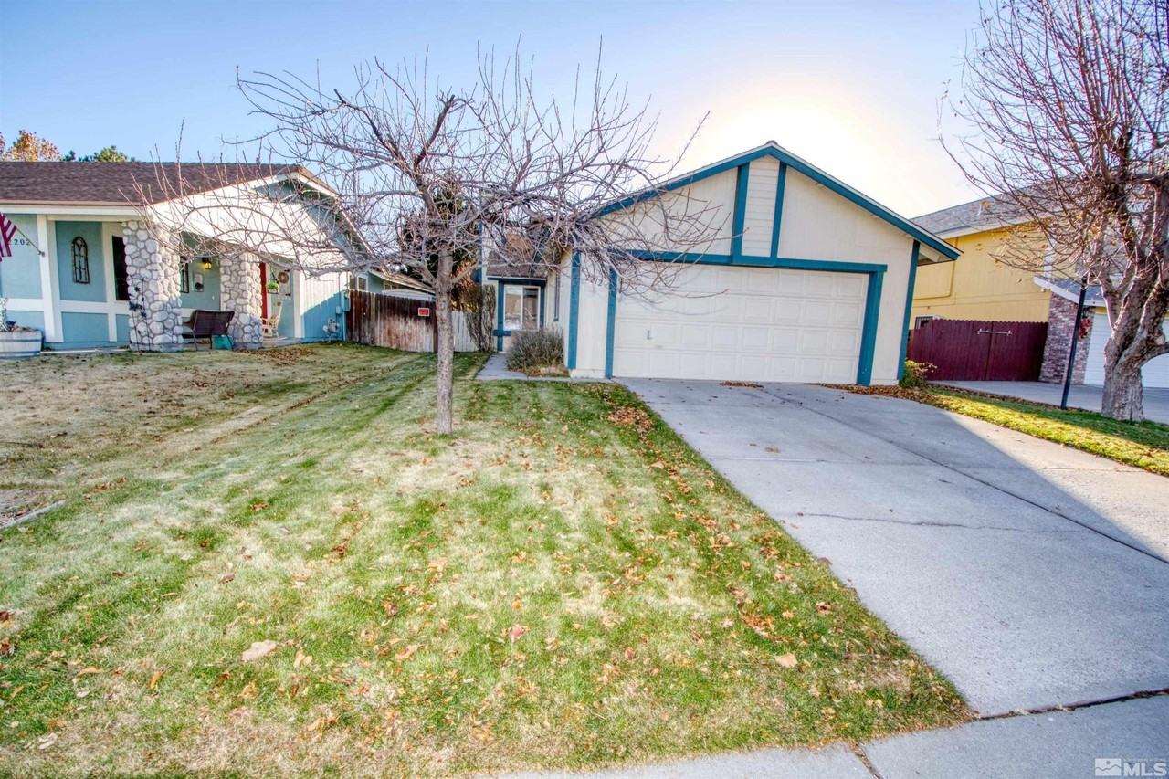 2212 Wabash Cir - Photo 2 of 23