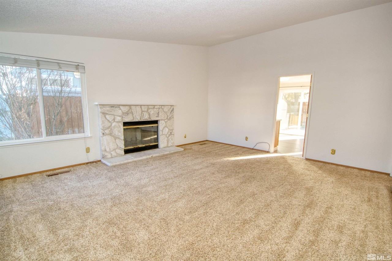 2212 Wabash Cir - Photo 4 of 23