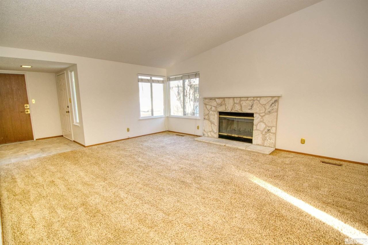 2212 Wabash Cir - Photo 5 of 23