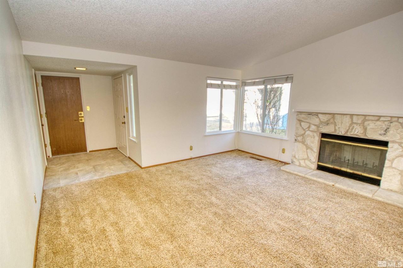 2212 Wabash Cir - Photo 6 of 23