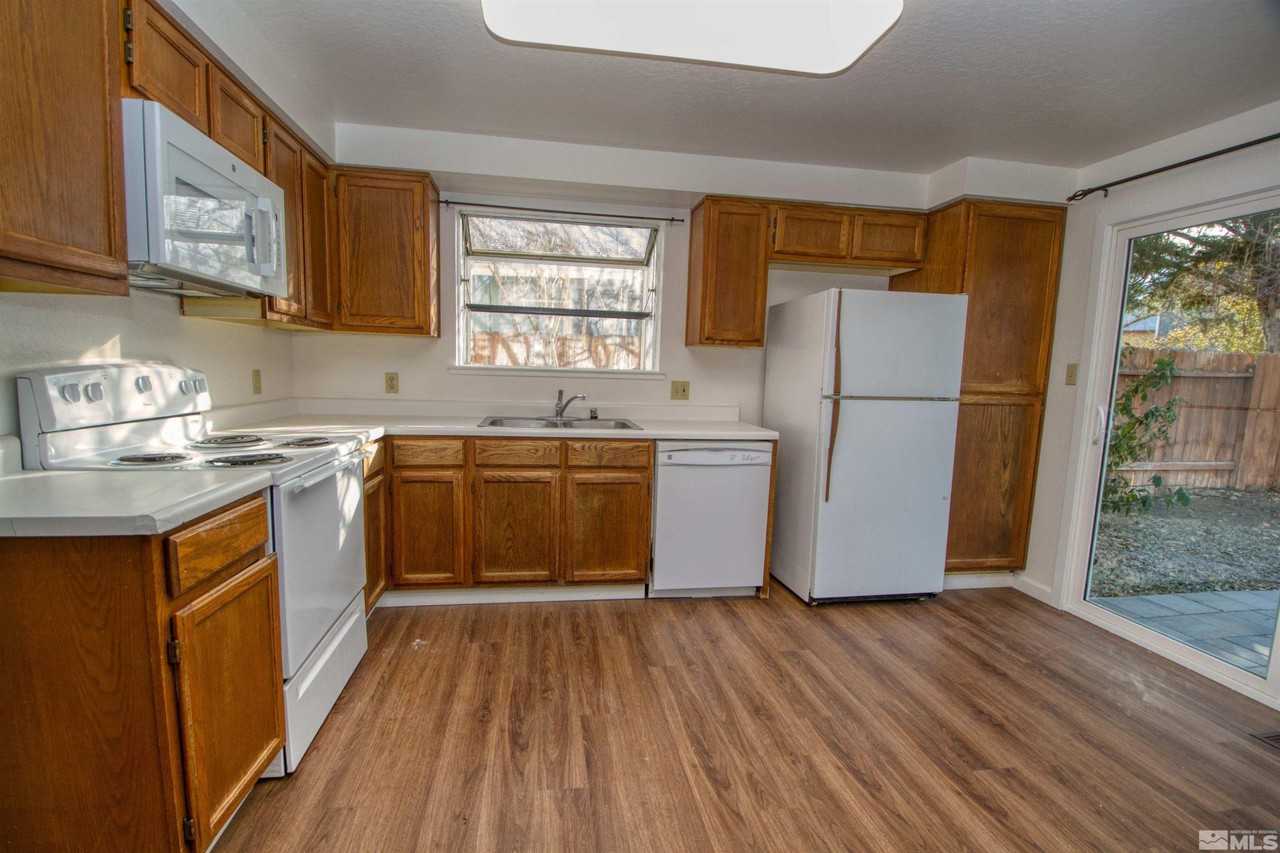 2212 Wabash Cir - Photo 7 of 23