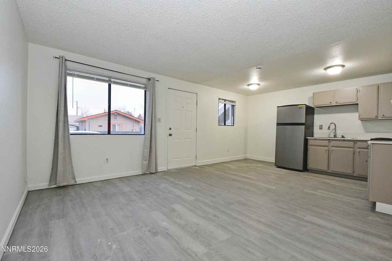 1140 E St - Photo 3 of 9