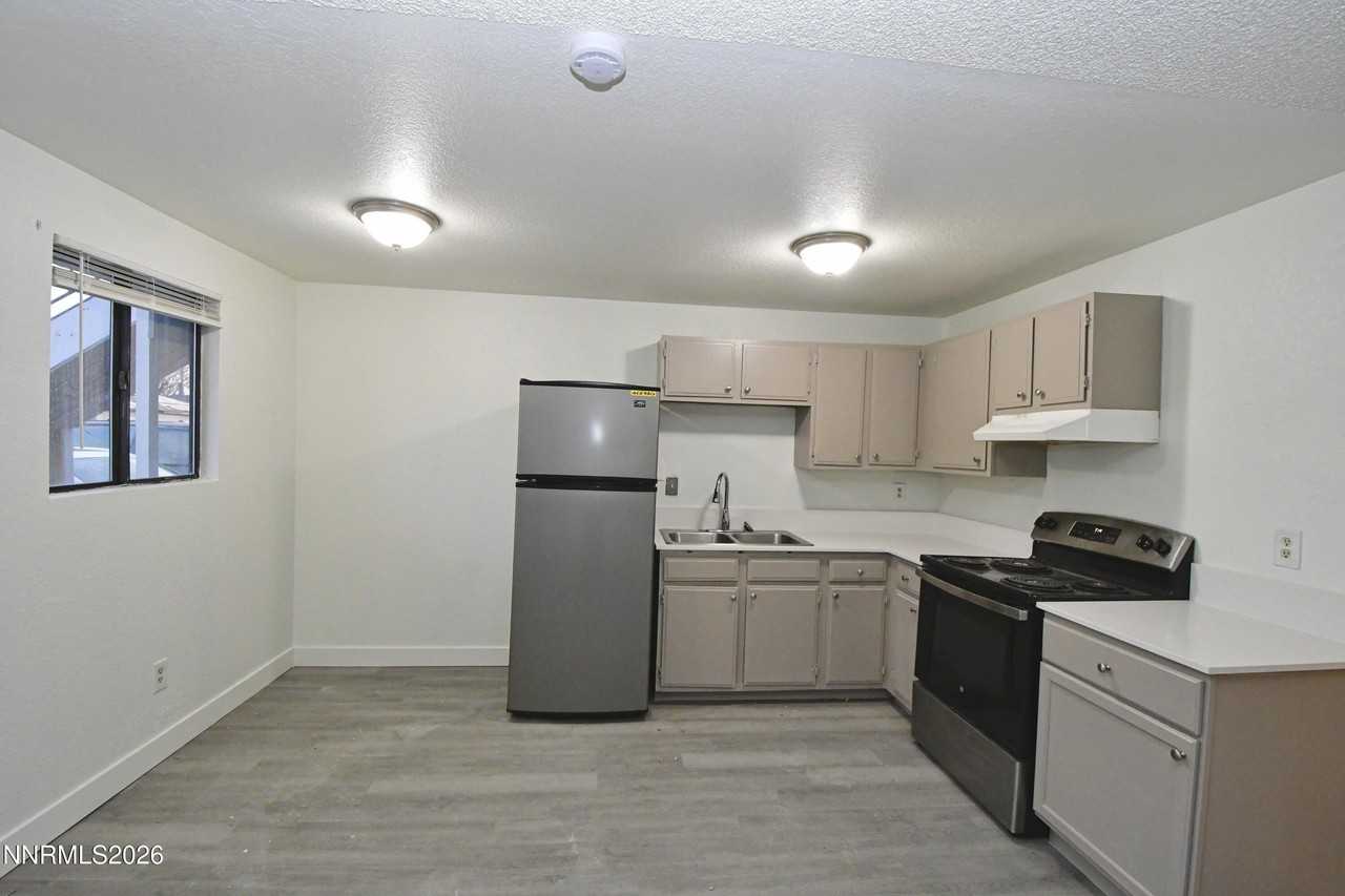 1140 E St - Photo 4 of 9