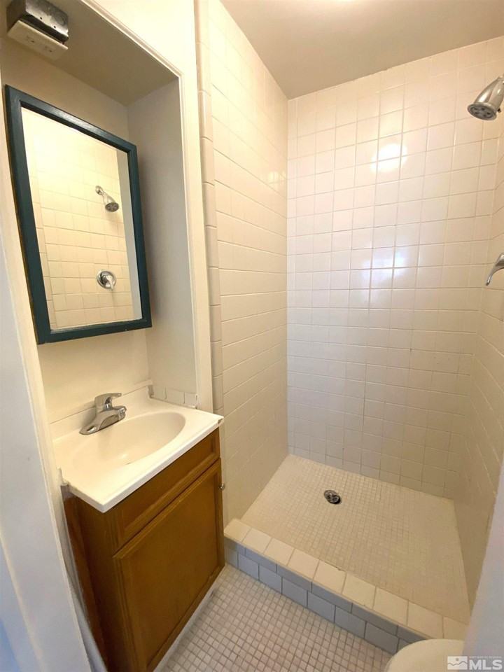 514 7th St - Photo 4 of 5