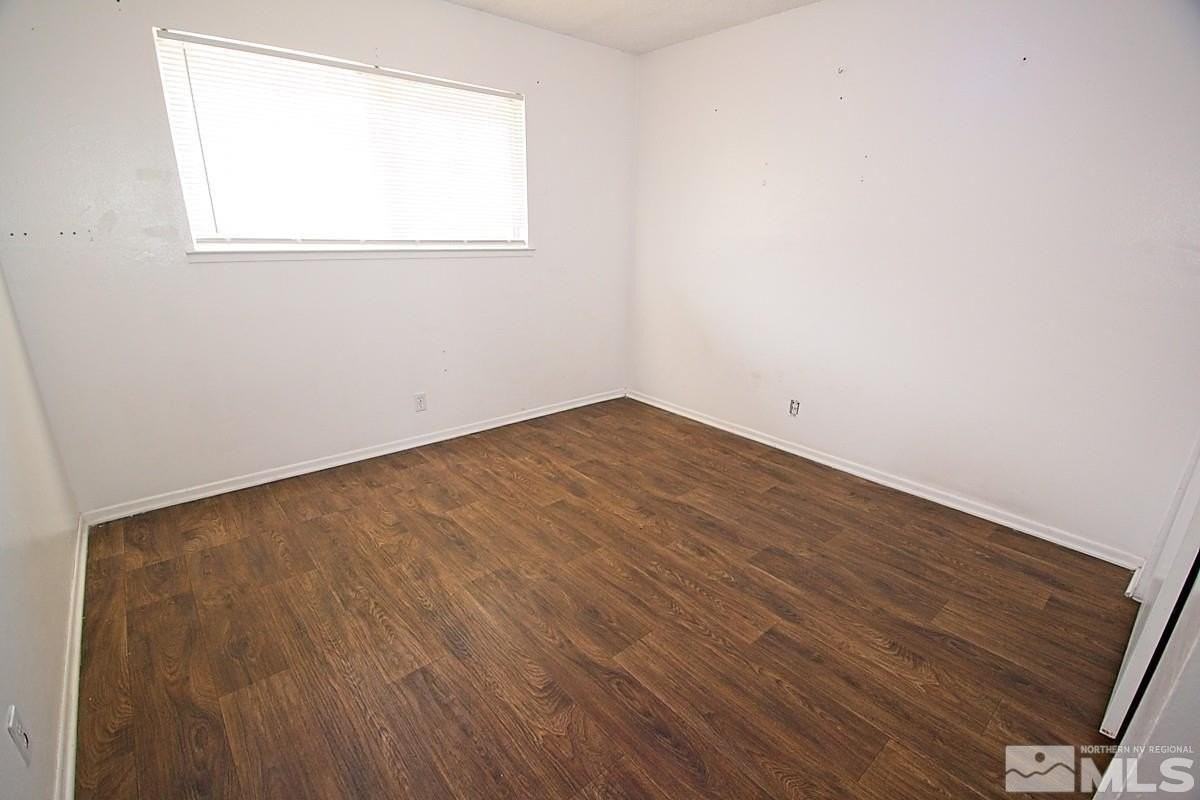 1033 Parkview St - Photo 3 of 6