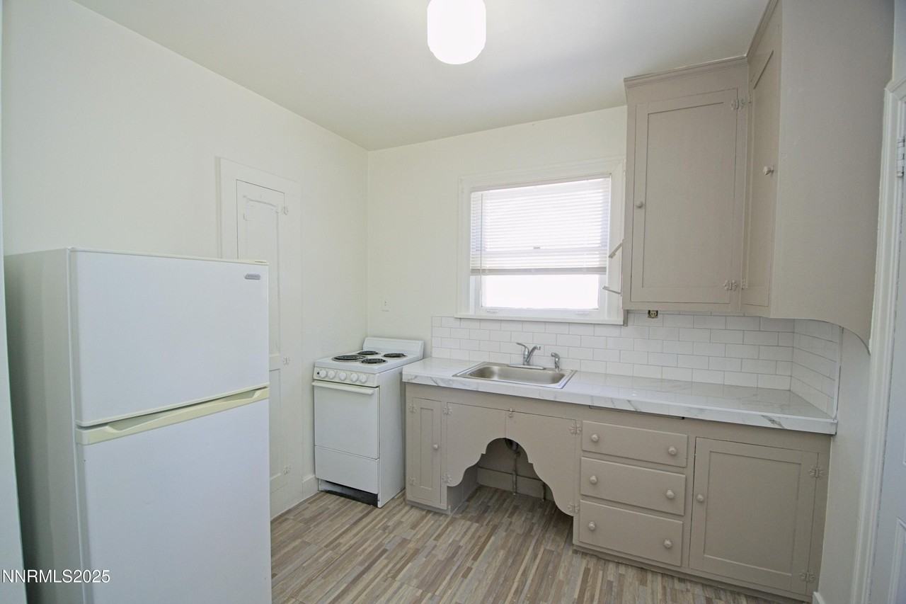 60 1/2 Boyd Pl - Photo 3 of 11
