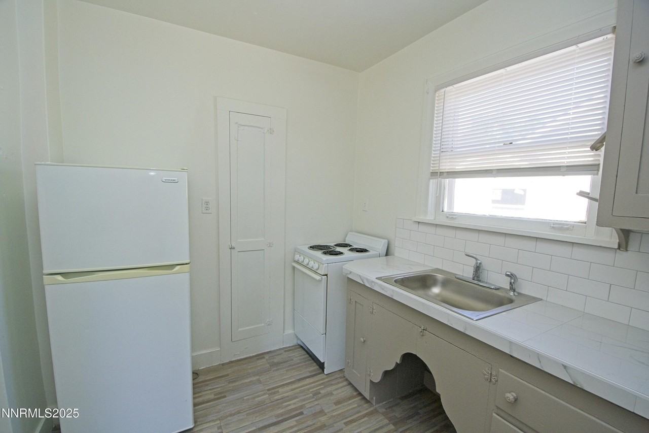 60 1/2 Boyd Pl - Photo 4 of 11