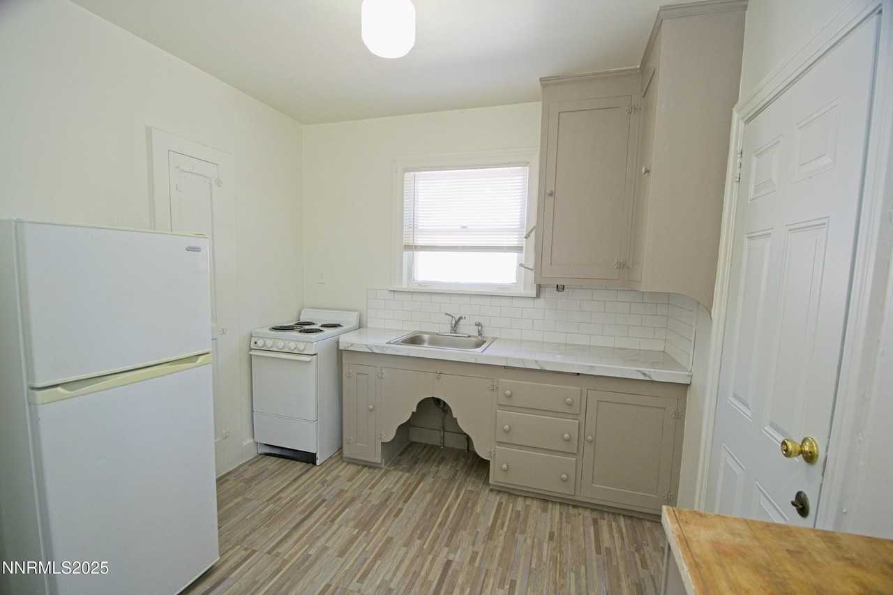 60 1/2 Boyd Pl - Photo 5 of 11