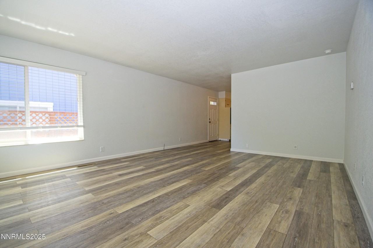 3103 Lakeside Dr - Photo 2 of 21