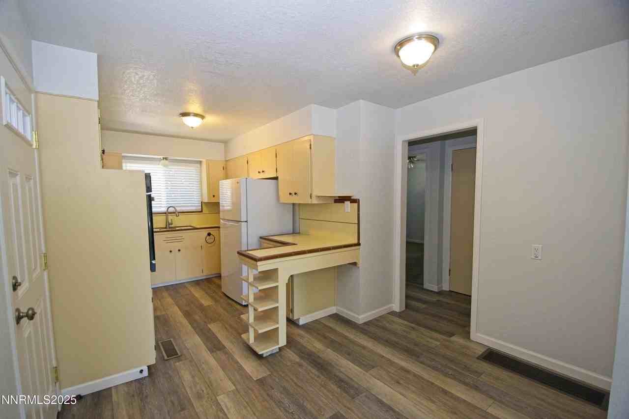 3103 Lakeside Dr - Photo 4 of 21
