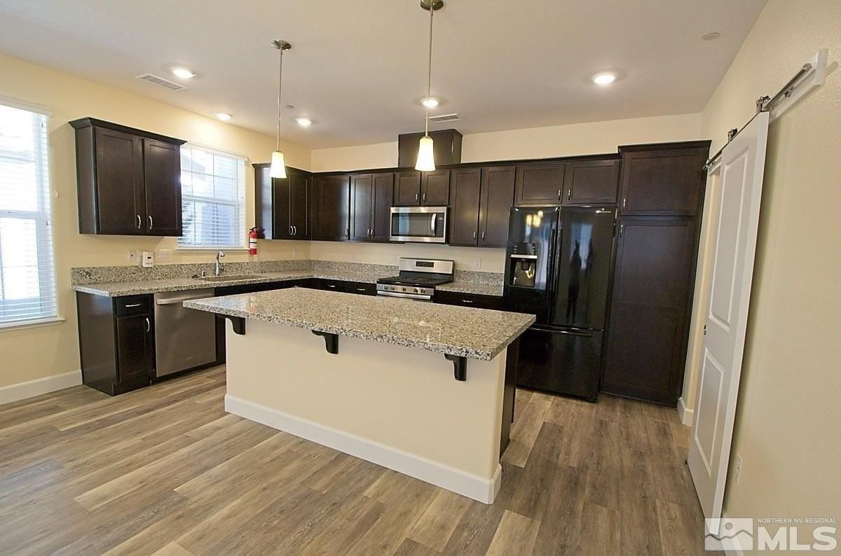 1845 Dark Horse Rd Unit B - Photo 4 of 11